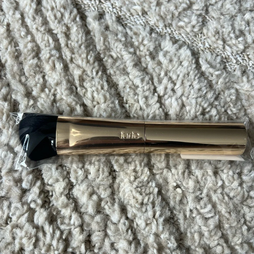 NWT tarte Sculpt Tape Brush in Gold and Black